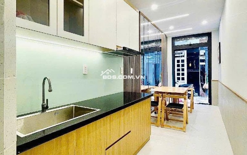 Nhà 3 tầng Tân Bình, hẻm Lạc Long Quân, 18m2, 2PN, 3WC, sổ hồng, giá 2.8 tỷ - Cơ hội an cư lý tưởng